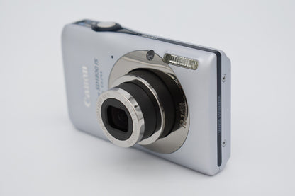 Canon PowerShot SD1300 IS Silver Compact Digital Camera 12.1MP - Bundle Tested